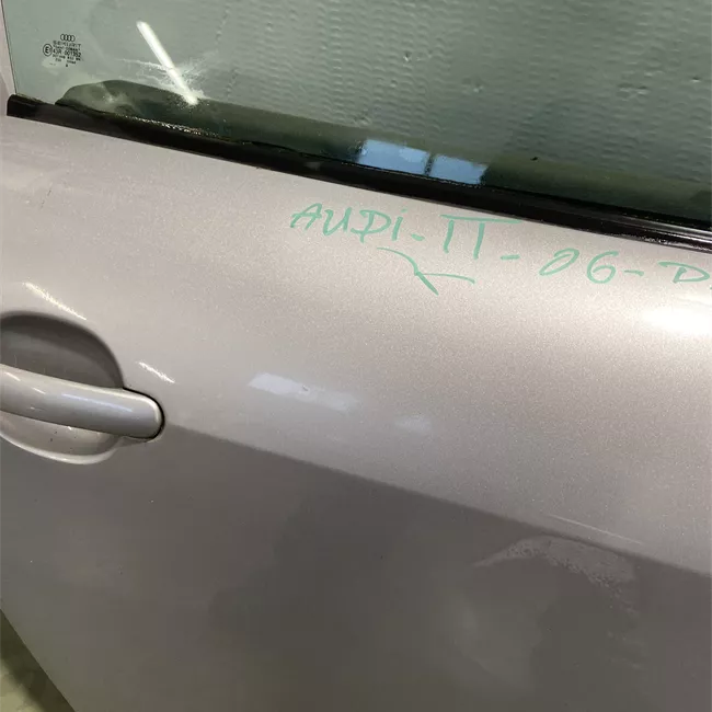 Porta anteriore destra