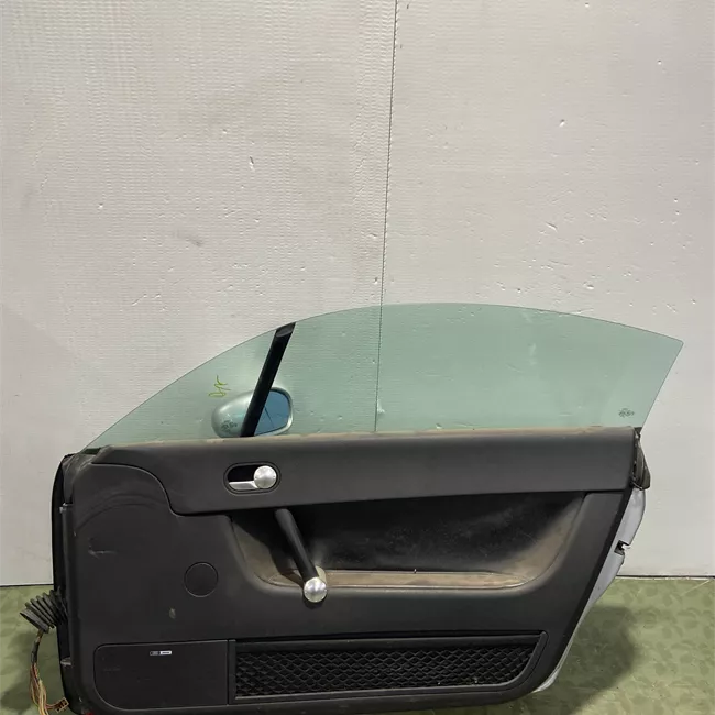 Porta anteriore destra