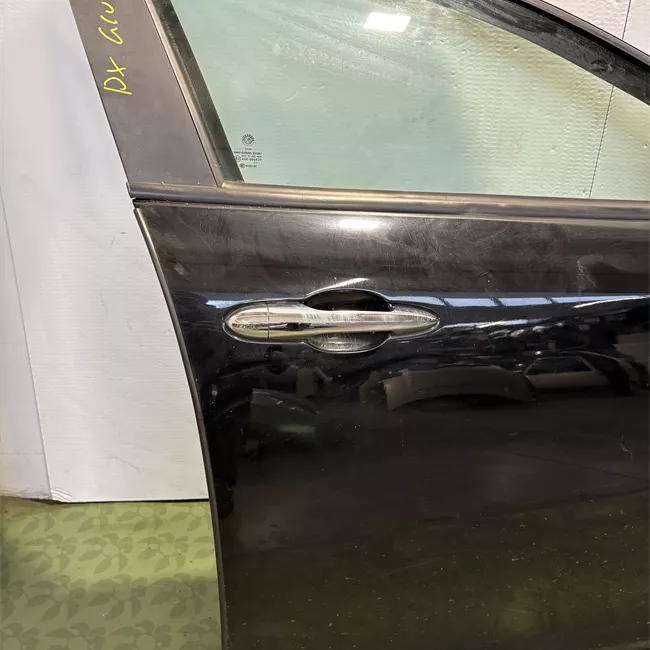 Porta anteriore destra