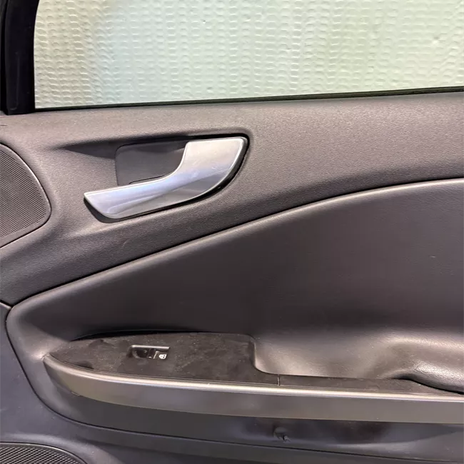 Porta anteriore destra