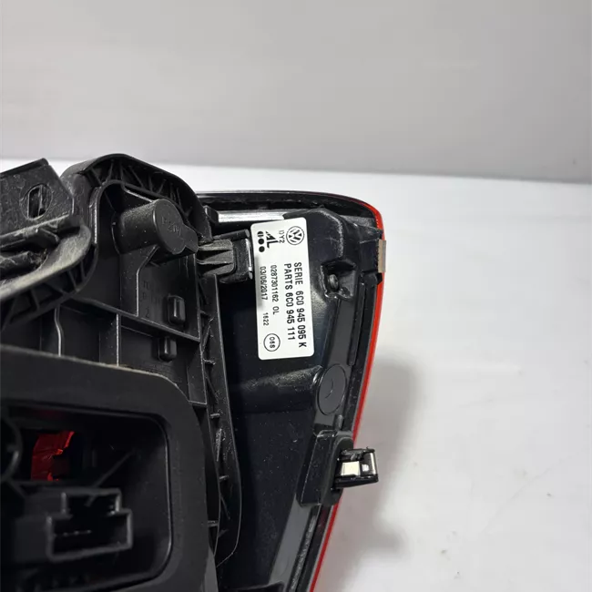 Fanale posteriore sinistro con retromarcia