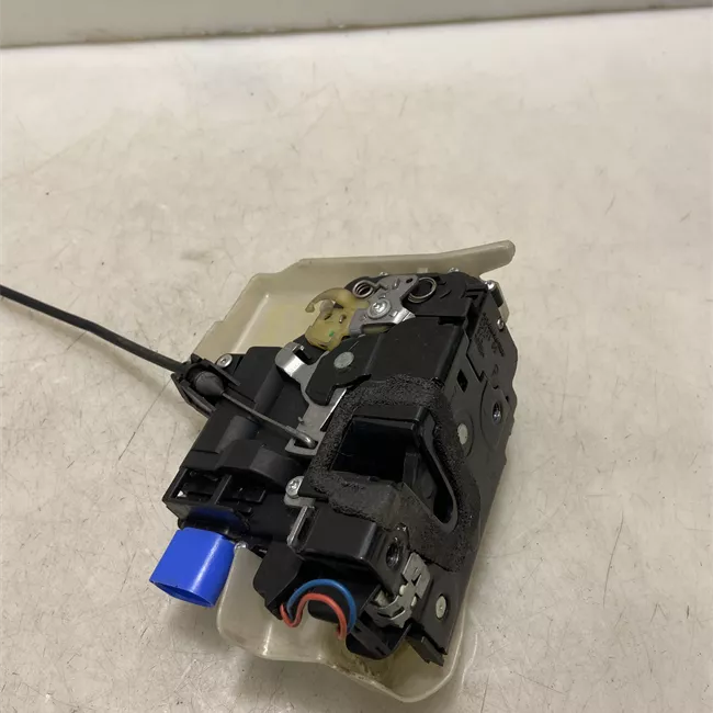 Serratura porta anteriore destra