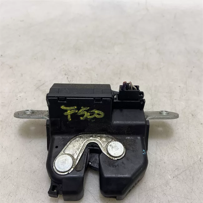 Serratura portello posteriore con aggancio