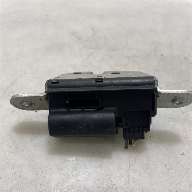 Serratura portello posteriore con aggancio