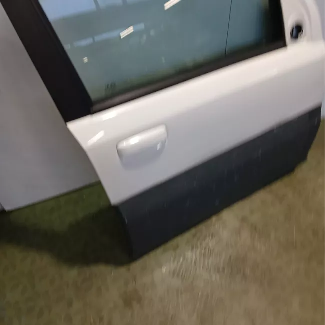 Porta anteriore destra