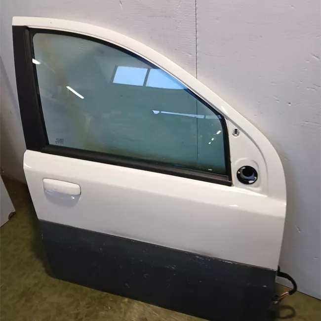 Porta anteriore destra