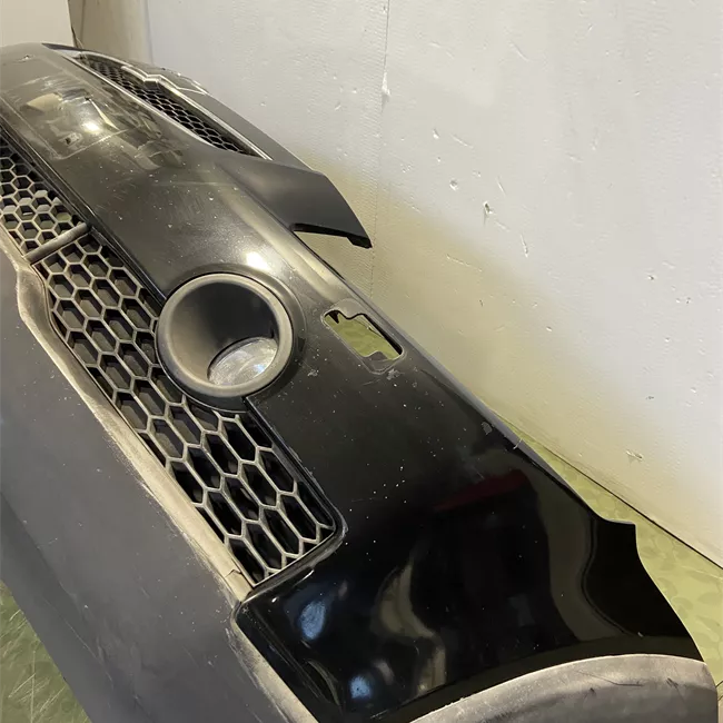 Paraurti anteriore con sensore parcheggio