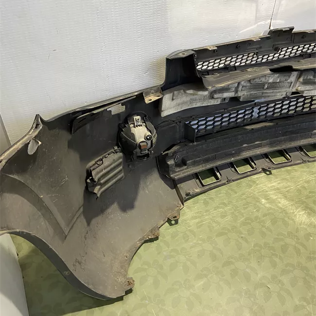 Paraurti anteriore con sensore parcheggio