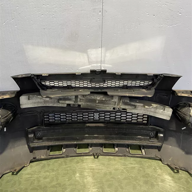 Paraurti anteriore con sensore parcheggio