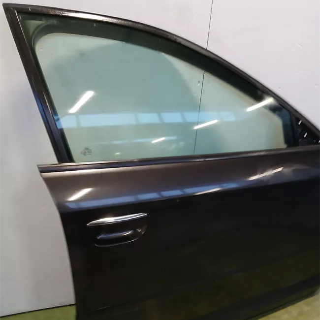 Porta anteriore destra