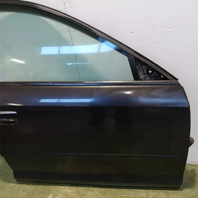 Porta anteriore destra