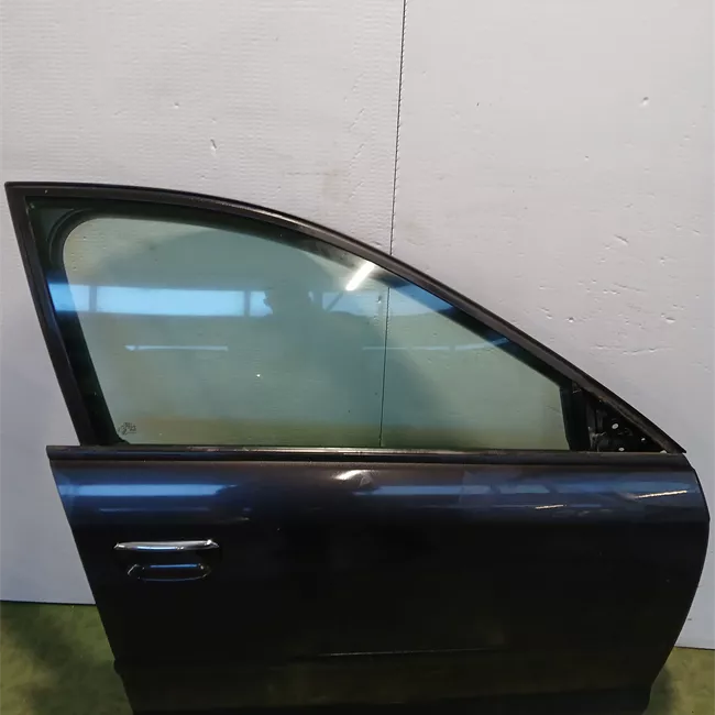 Porta anteriore destra