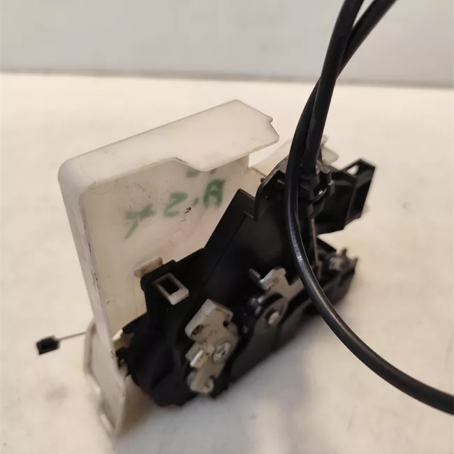 Serratura porta anteriore sinistra con chiusura centralizzata