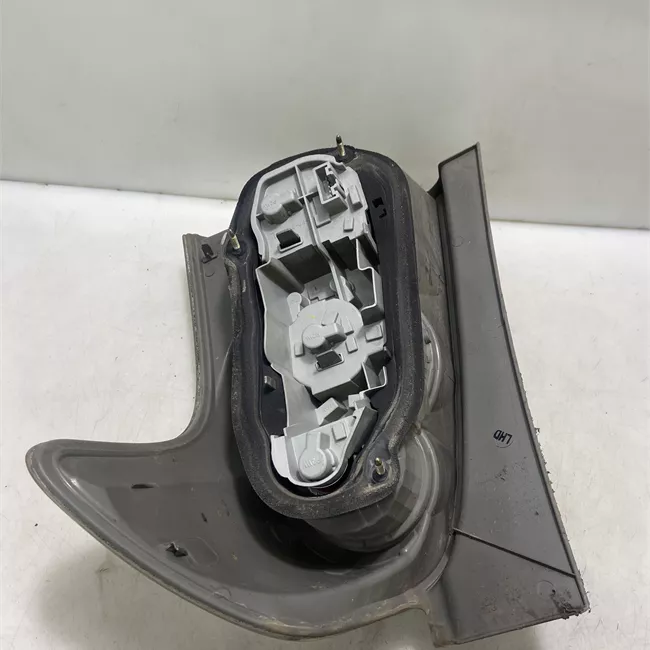 Fanale posteriore sinistro 07>