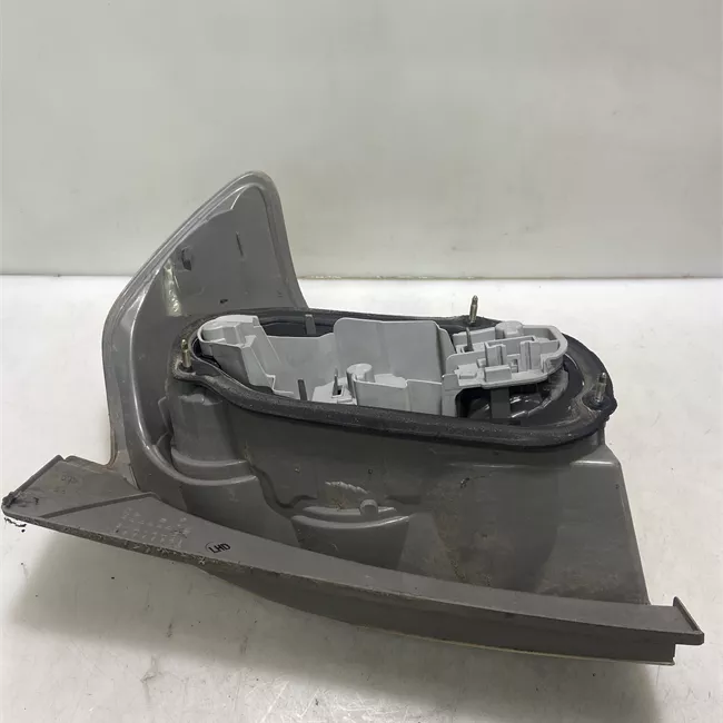 Fanale posteriore sinistro 07>