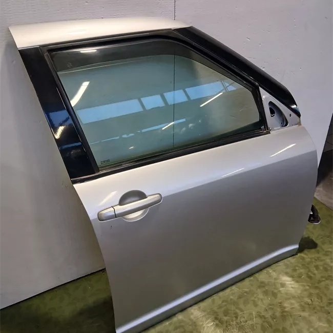 Porta anteriore destra