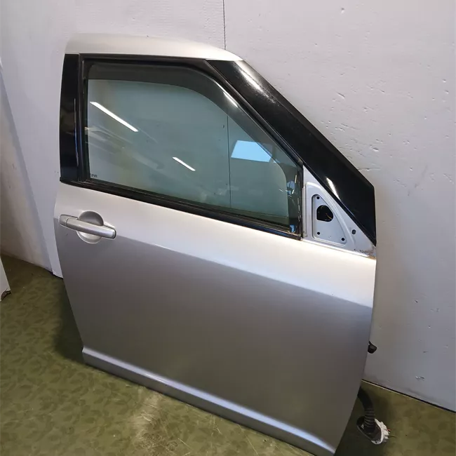 Porta anteriore destra