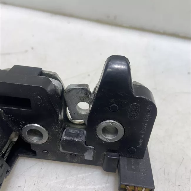 Serratura portello posteriore senza sgancio telecomandi