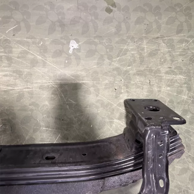 Traversa paraurti anteriore