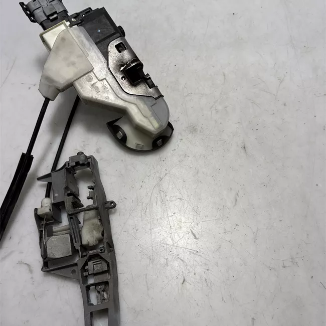 Serratura porta anteriore sinistra