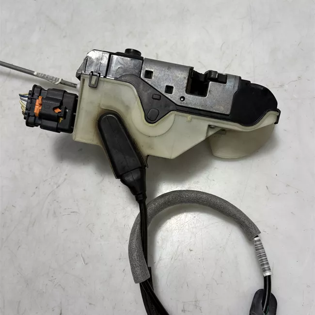 Serratura porta anteriore sinistra con chiusura supplementare