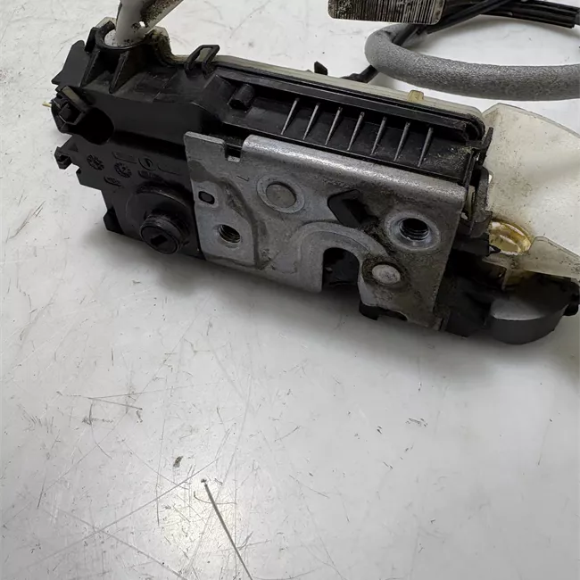 Serratura porta anteriore sinistra con chiusura supplementare