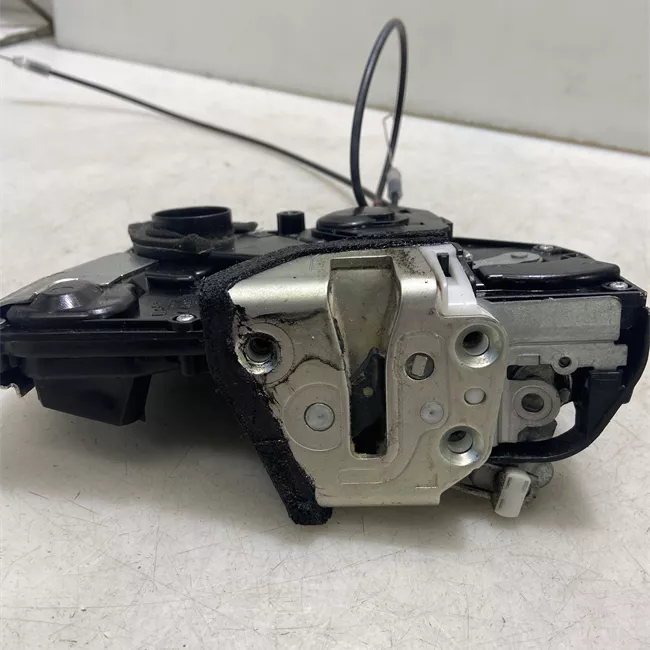 Serratura porta anteriore sinistra