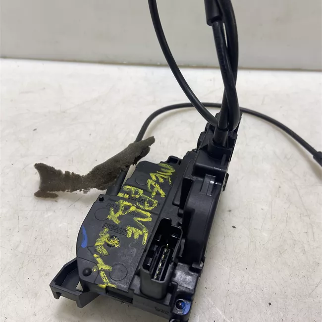 Serratura porta posteriore destra con bloccaggio elettromagnetico