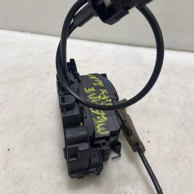 Serratura porta posteriore destra con bloccaggio elettromagnetico