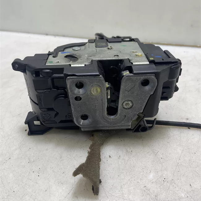 Serratura porta posteriore destra con bloccaggio elettromagnetico