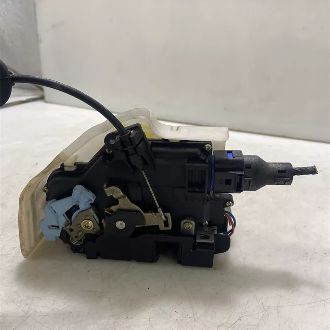 Serratura porta anteriore sinistra