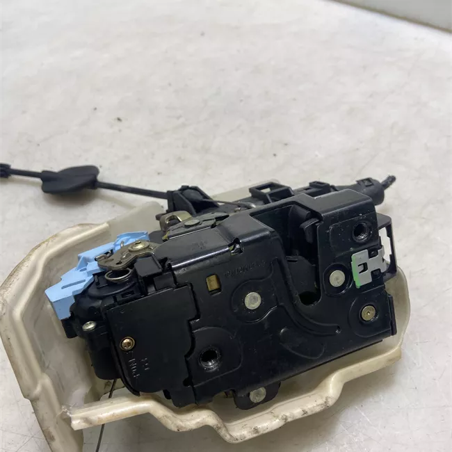 Serratura porta anteriore sinistra