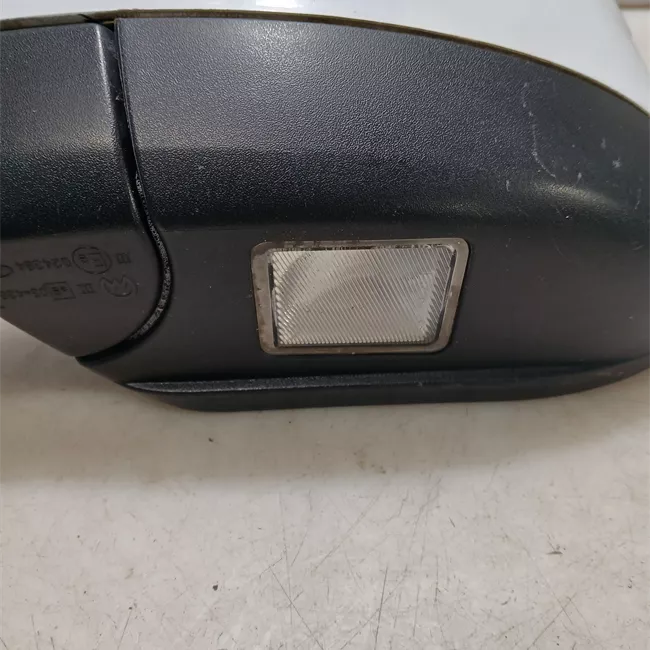 Retrovisore esterno regolazione elettrica sinistro con luce cortesia