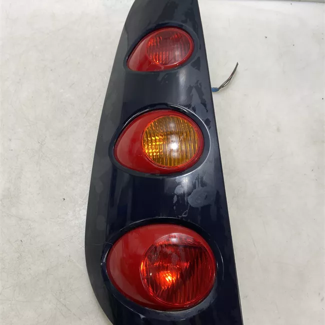 Fanale posteriore sinistro 04-05>