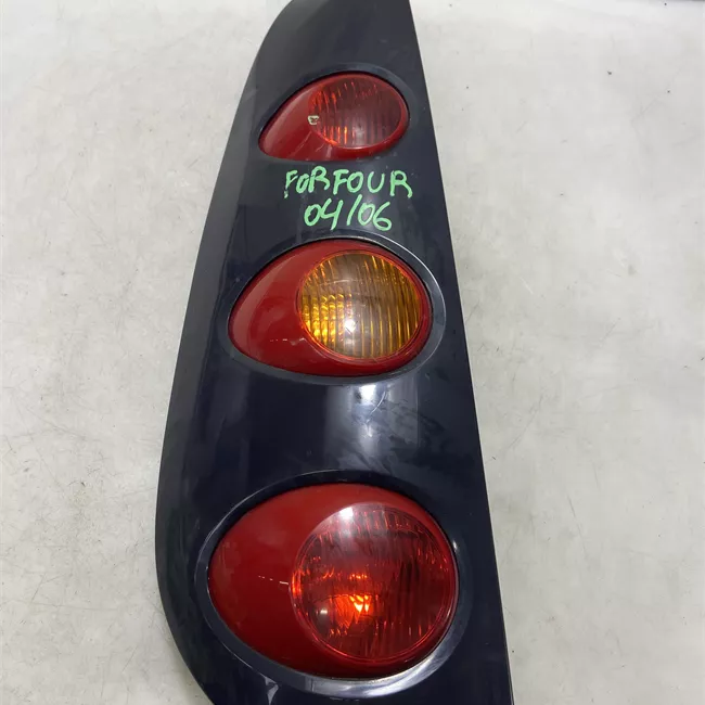 Fanale posteriore sinistro 04-05>