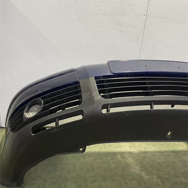 Paraurti anteriore con lavafari