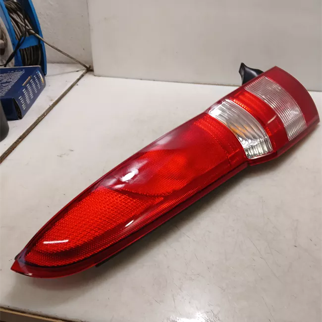 Fanale posteriore sinistro 11/04>