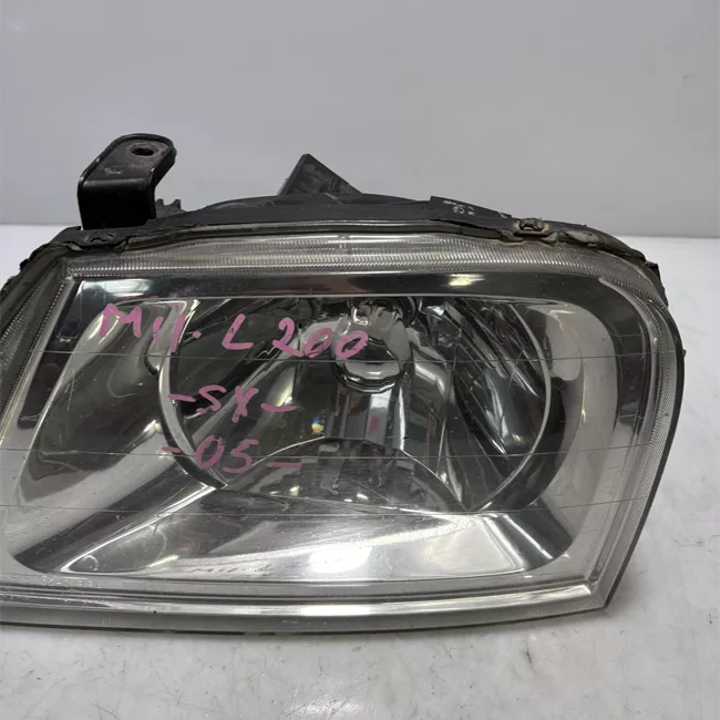 Proiettore sinistro con motorino regolazione altezza