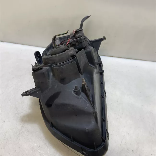 Proiettore con regolatore altezza destro