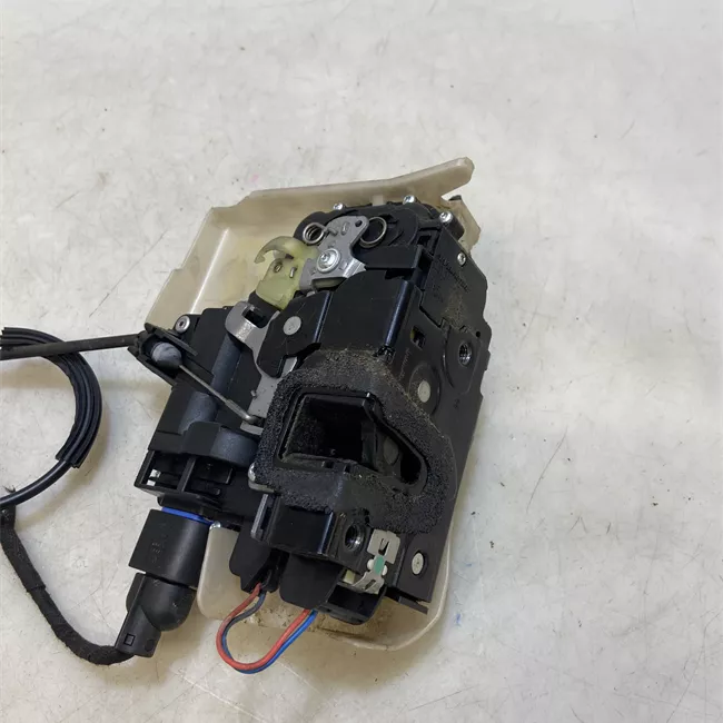 Serratura porta anteriore destra