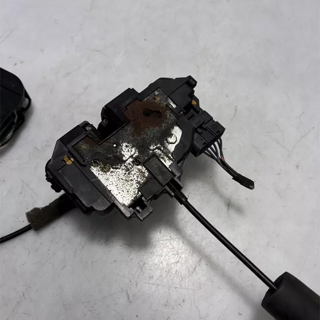 Serratura porta posteriore destra con bloccaggio elettrica , critalli elettrico