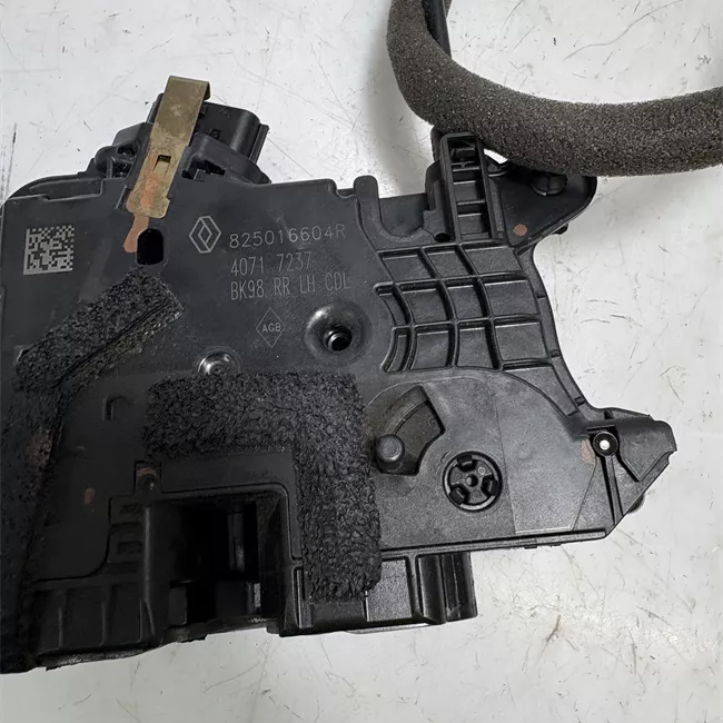 Serratura porta posteriore sinistra con bloccaggio elettromagnetico