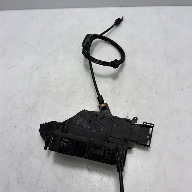 Serratura porta posteriore sinistra con bloccaggio elettromagnetico