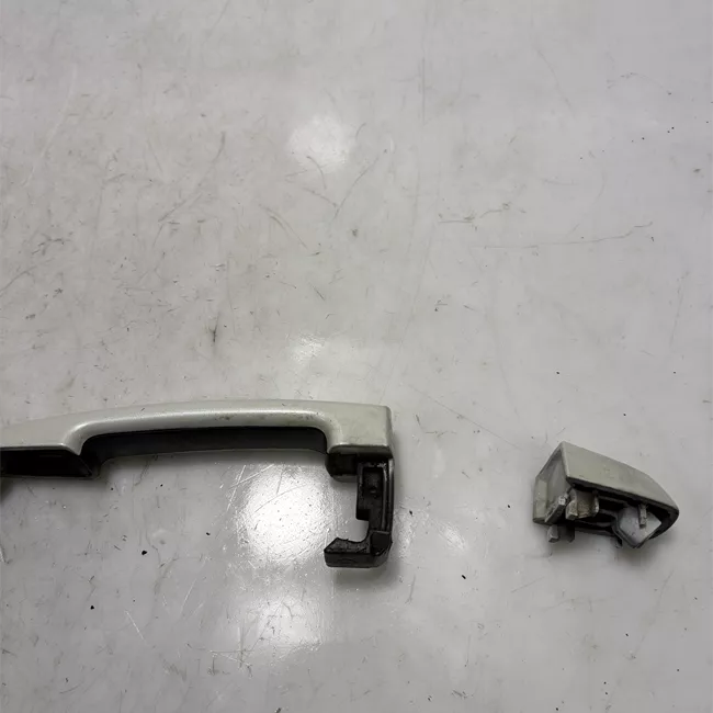 Maniglia porta anteriore destra argento