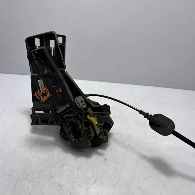 Serratura porta posteriore sinistra con dispositivo antifurto