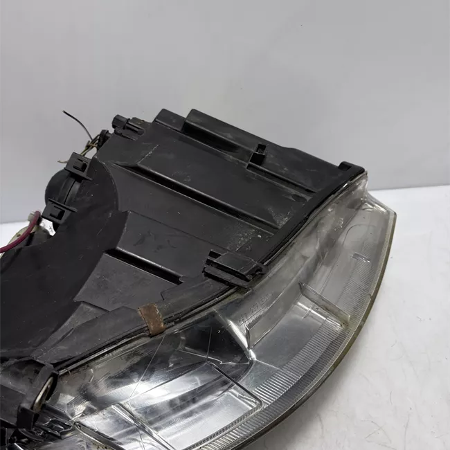 Proiettore sinistro Avantgarde