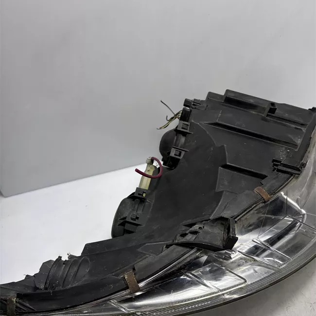 Proiettore sinistro Avantgarde