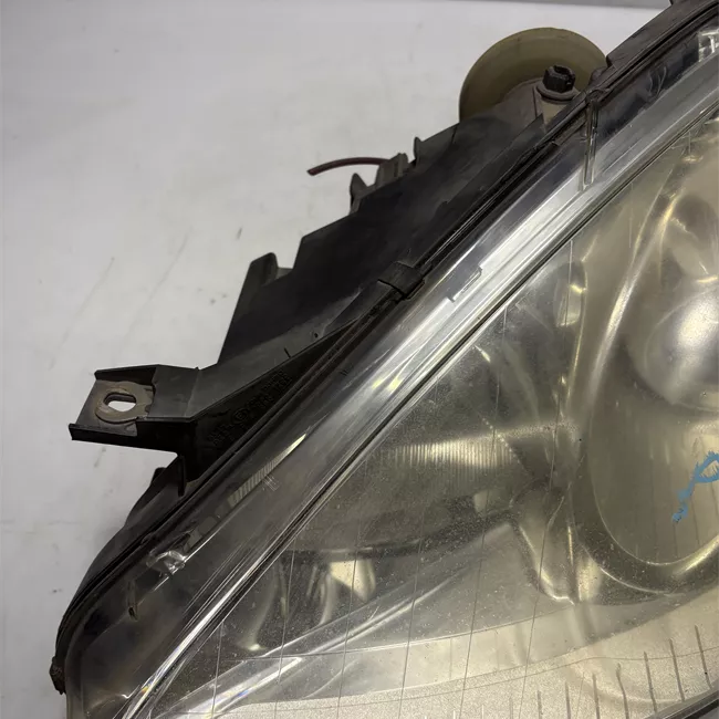 Proiettore sinistro Avantgarde