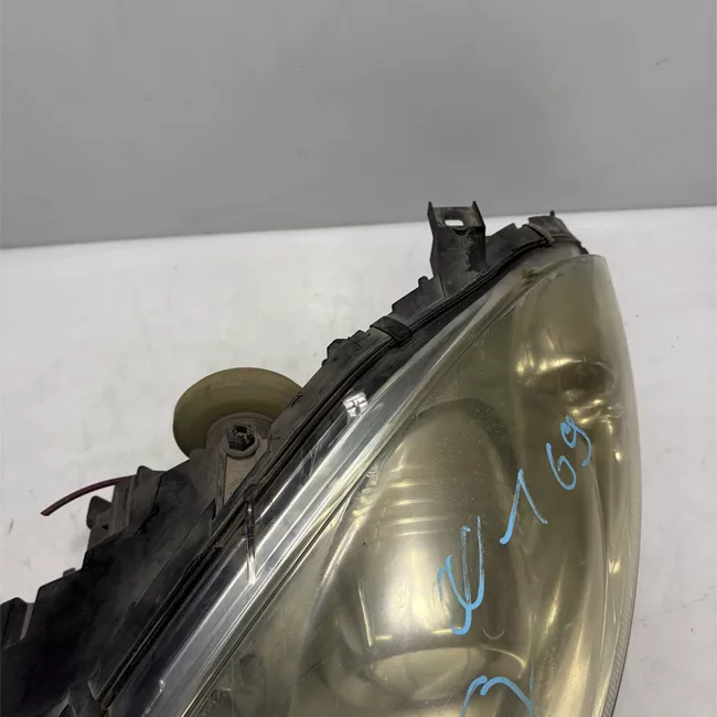 Proiettore sinistro Avantgarde