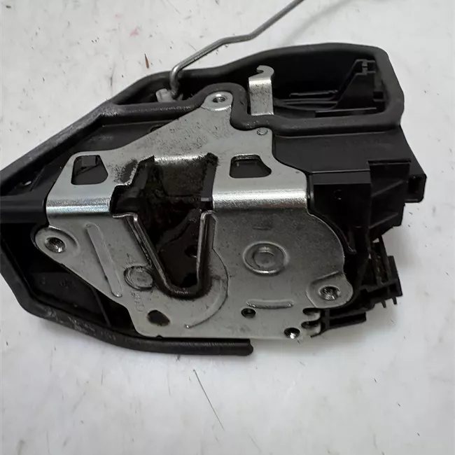 Serratura porta anteriore sinistra